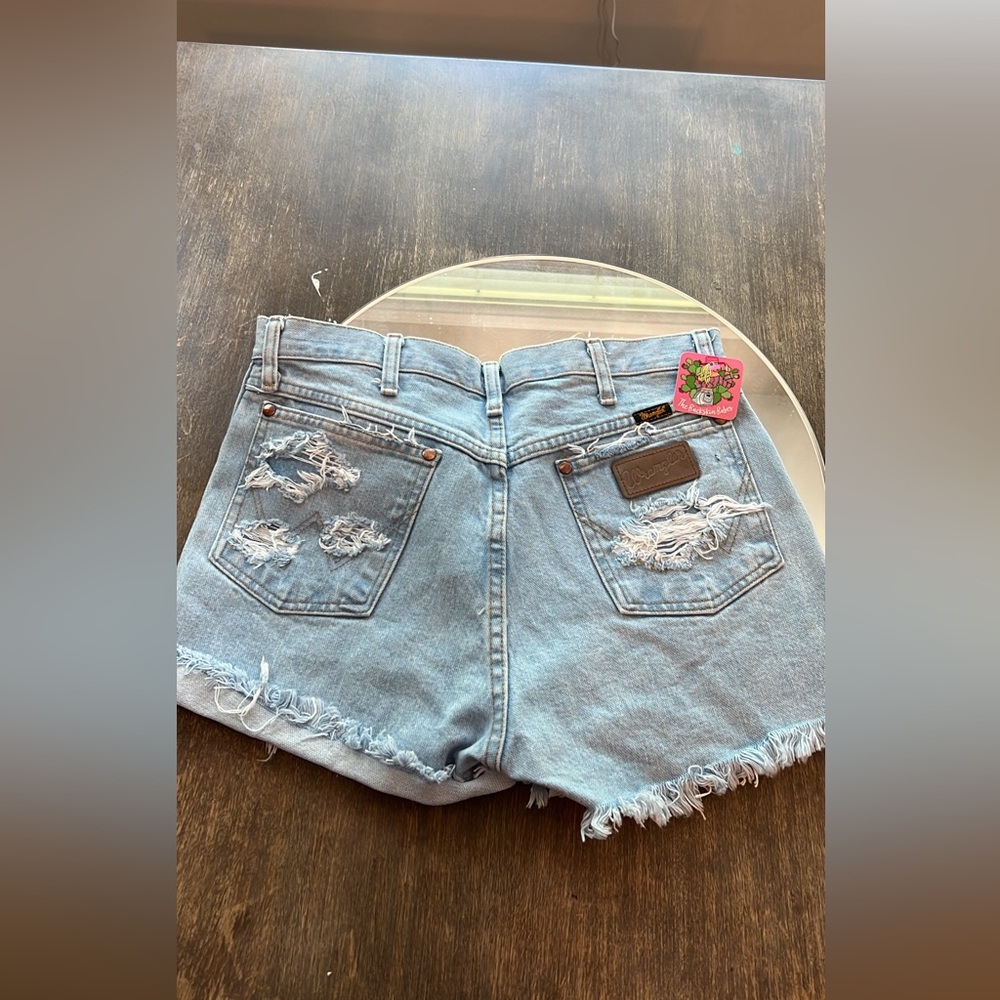 The buckskin babes size 30 wrangler shorts. NWT never worn